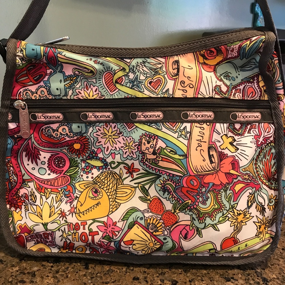 - Le Sportsac crossbody shoulder retro bag